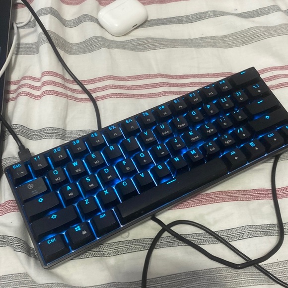 Mechanical rgb gaming keyboard - Picture 2 of 3